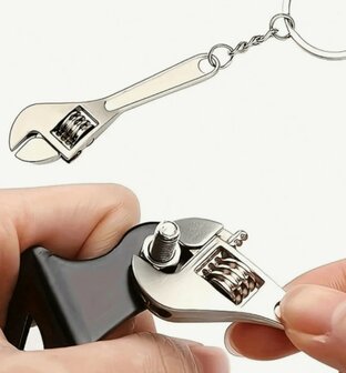 Metalen sleutelhanger - gereedschapsset