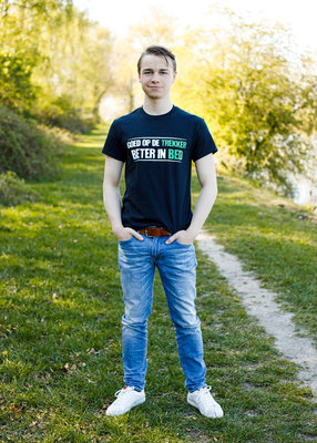 Zwart T-shirt - Goed op de Trekker Beter In Bed -
